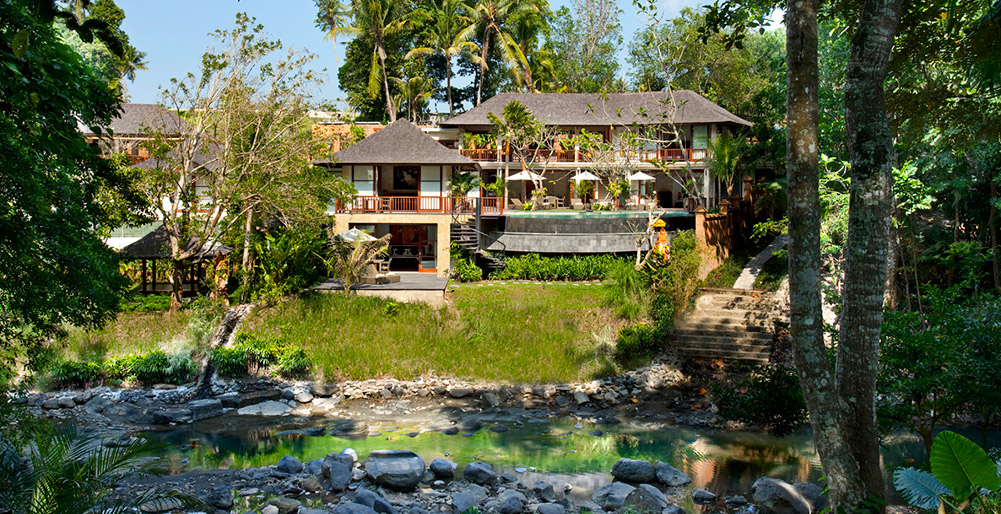Nyanyi Riverside Villas - Villa Iskandar - The villa from the river
